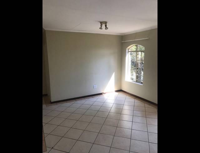 2 BEDROOM PROPERTY TO RENT IN MORELETAPARK